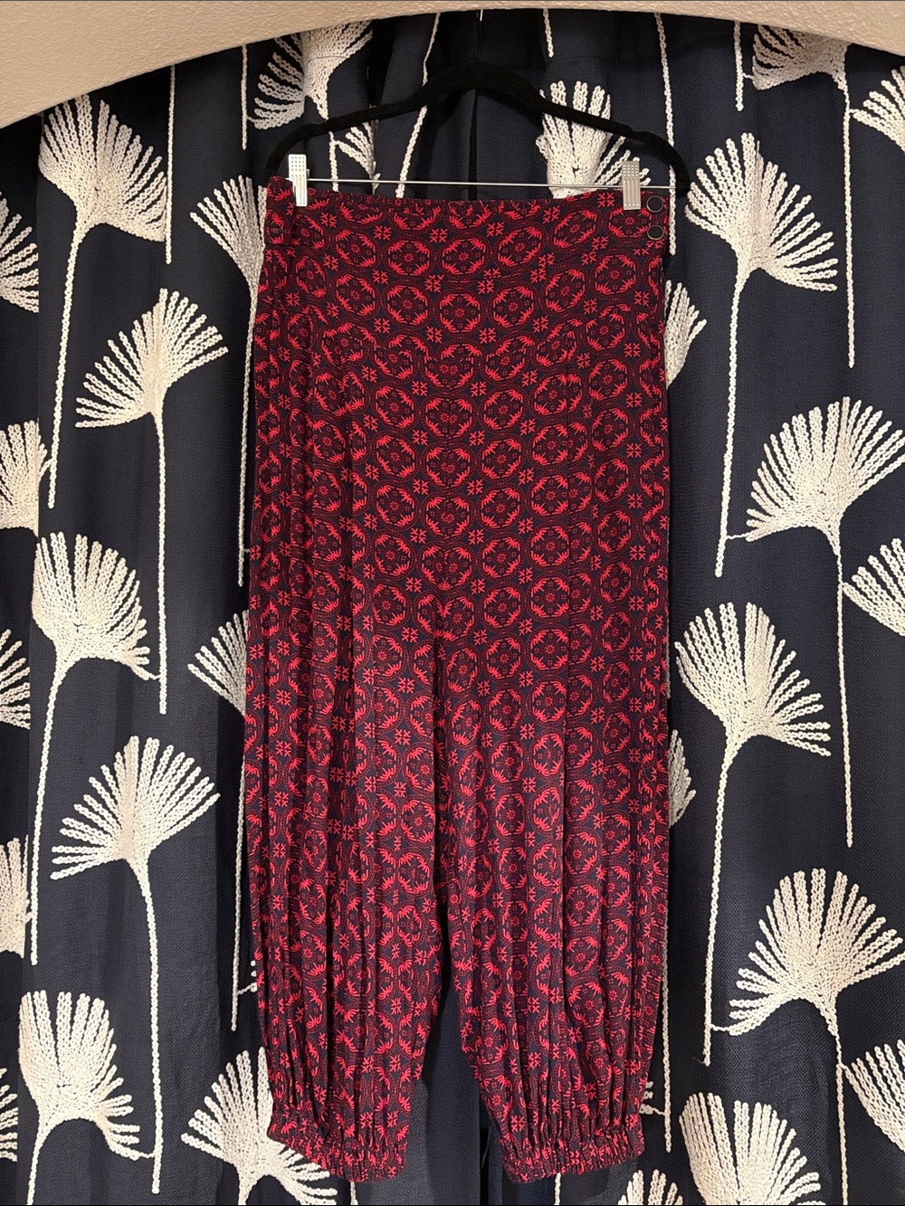 Anthropologie Light Weight Red and Navy Patterned Harem Pant with Elastic Hem